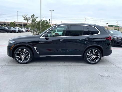 New 2026 BMW X5 xDrive40i w/ Premium Package AWD/4WD image 3