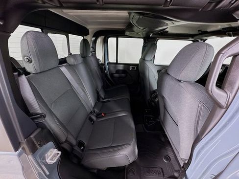 New 2025 Jeep Gladiator Sport image 28