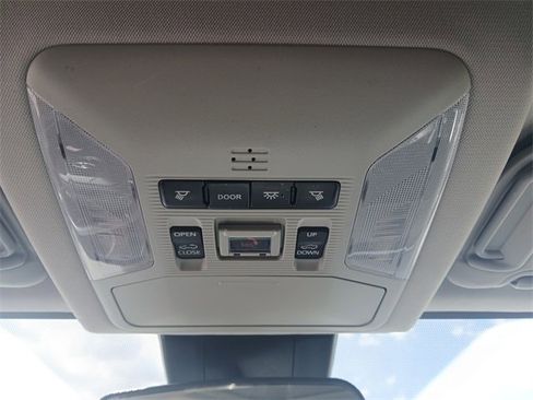 Used 2021 Toyota RAV4 XLE Premium image 23