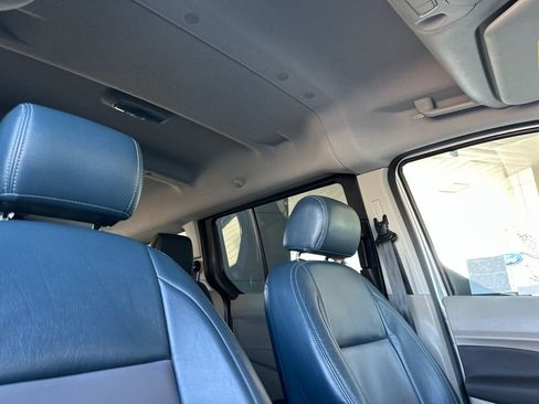 Certified 2017 Ford Transit Connect XLT image 18
