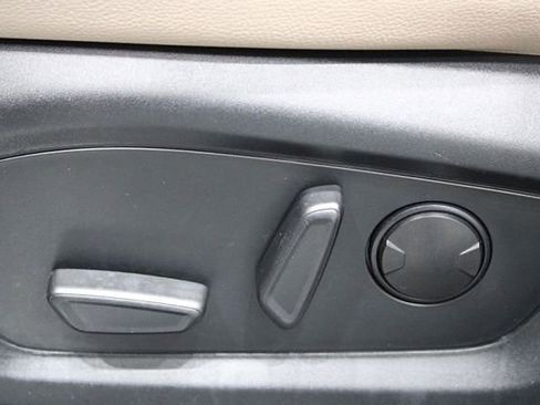 Used 2021 Ford Explorer Limited image 22