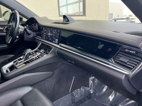 Used 2018 Porsche Panamera 4S image 27