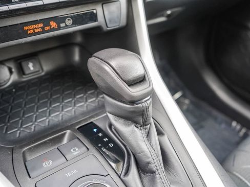 Used 2022 Toyota RAV4 XLE AWD/4WD image 23