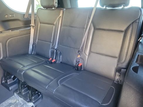 Used 2023 GMC Yukon XL Denali image 16