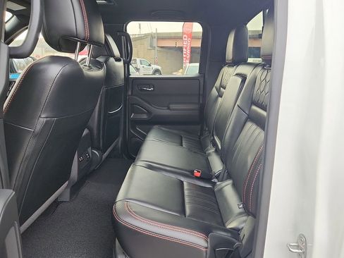 Used 2023 Nissan Frontier PRO-4X image 10