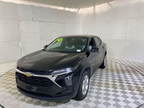Used 2024 Chevrolet Trax LS w/ LS Convenience Package FWD image 19