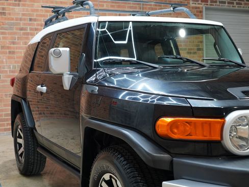 Used 2013 Toyota FJ Cruiser 4WD w/ Convenience Pkg image 24