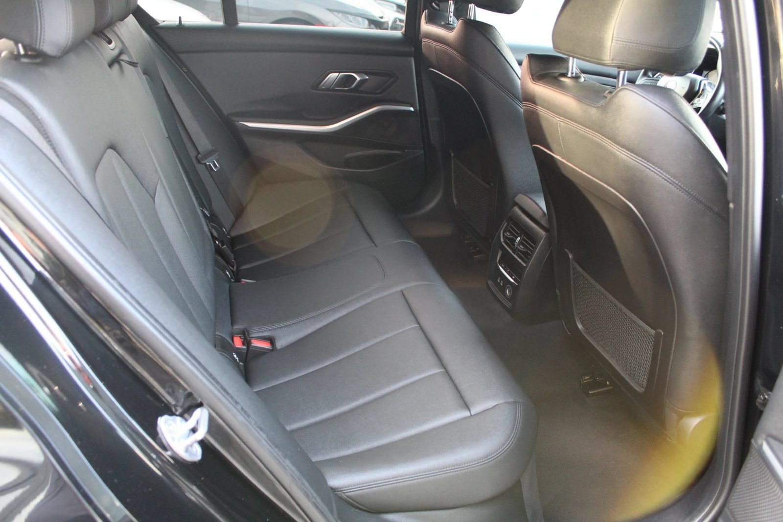 Used 2020 BMW 330i Sedan w/ Convenience Package RWD image 11