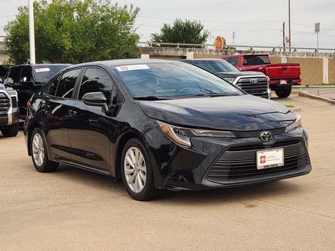 Used 2023 Toyota Corolla LE w/ LE Convenience Package FWD image 2