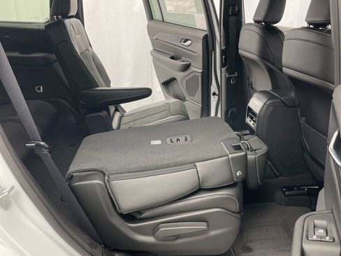 New 2025 Jeep Grand Cherokee L Altitude image 37