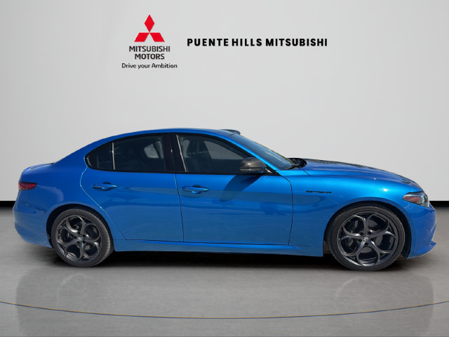 Used 2023 Alfa Romeo Giulia Estrema RWD image 4