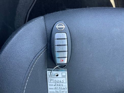 Used 2024 Nissan Altima 2.5 SV FWD image 23