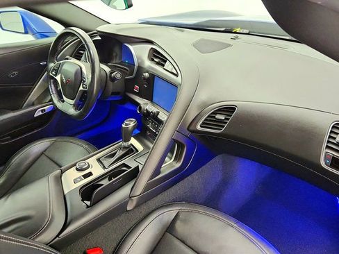 Used 2017 Chevrolet Corvette 2dr Stingray 1LT Coupe with Up image 22