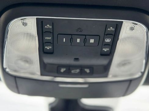 Used 2018 Jeep Grand Cherokee Limited AWD/4WD image 33