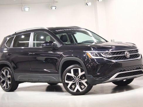 Used 2022 Volkswagen Taos SEL image 2