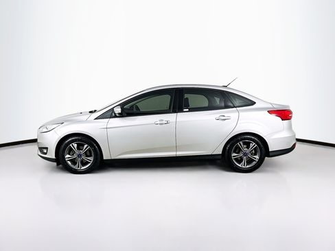 Used 2016 Ford Focus SE FWD image 4