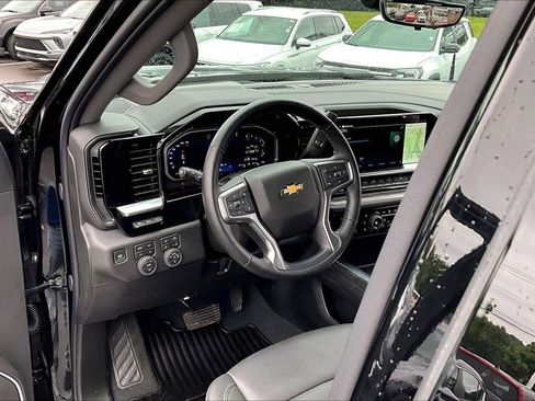 Used 2026 Chevrolet Silverado 2500 LTZ w/ LTZ Convenience Package AWD/4WD image 14