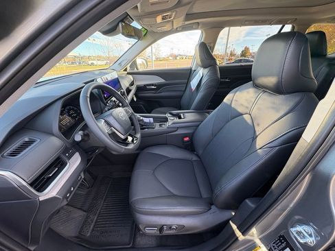 Used 2026 Toyota Grand Highlander Limited image 10