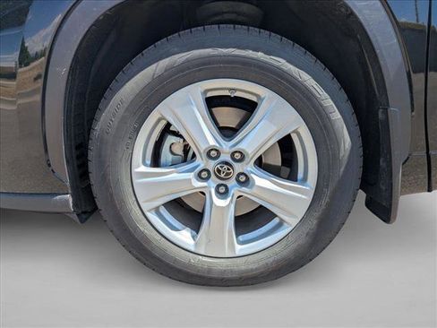 Used 2021 Toyota Highlander LE AWD/4WD image 27