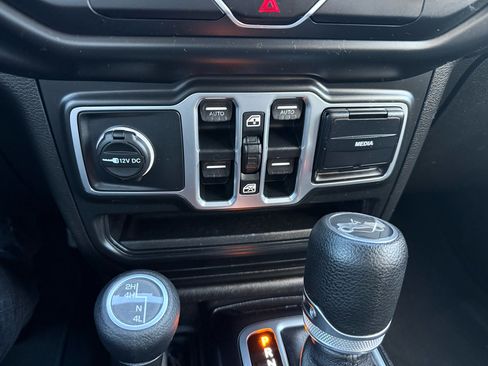 Used 2018 Jeep Wrangler Unlimited Sport S image 18