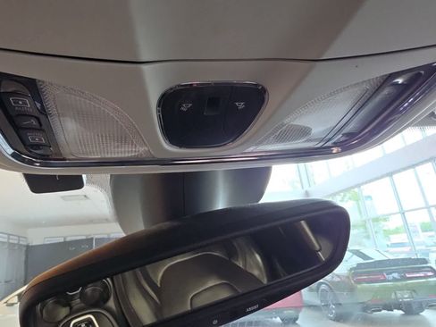 Used 2019 Jeep Cherokee Trailhawk AWD/4WD image 26