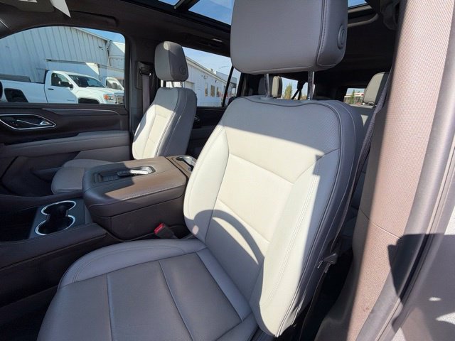 Used 2024 GMC Yukon XL SLT w/ SLT Premium Package AWD/4WD image 16