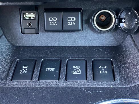 Used 2019 Toyota Highlander XLE AWD/4WD image 13