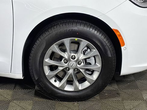 New 2026 Chrysler Pacifica Select AWD/4WD image 21