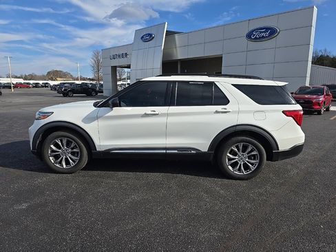 Used 2020 Ford Explorer XLT w/ Equipment Group 202A image 12