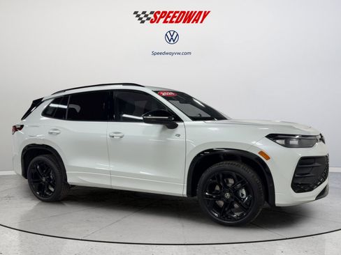 New 2026 Volkswagen Tiguan SE R-Line image 12