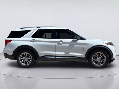 Used 2021 Ford Explorer Limited w/ Equipment Group 301A RWD image 2