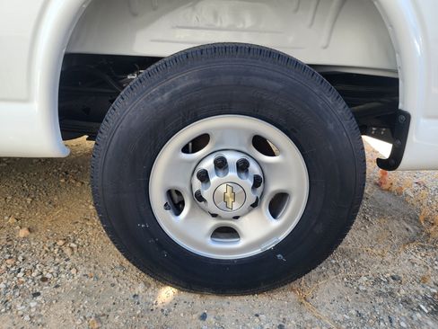 New 2025 Chevrolet Express 2500 w/ Driver Convenience Package image 10