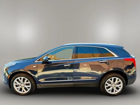 Used 2017 Cadillac XT5 Luxury w/ Driver Awareness Package FWD image 2