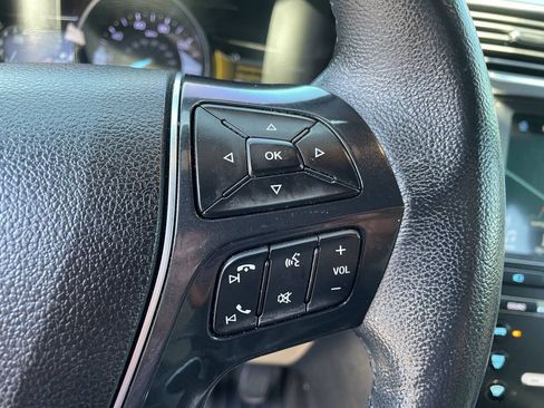 Used 2018 Ford Explorer Limited w/ Ford Safe & Smart Package FWD image 21