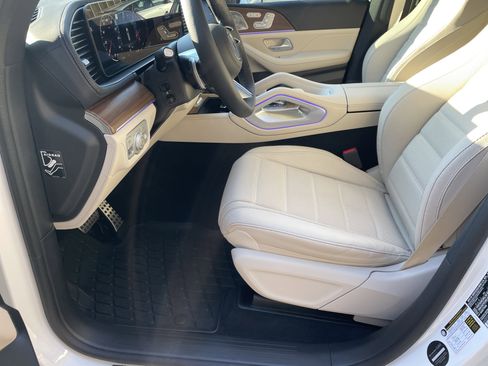 Certified 2025 Mercedes-Benz GLS 580 4MATIC image 22