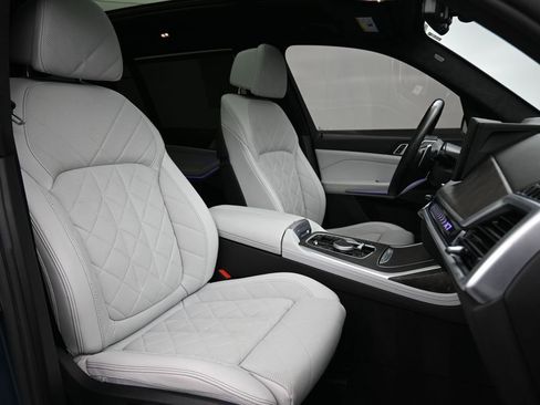 Used 2023 BMW X7 xDrive40i w/ Premium Package AWD/4WD image 30
