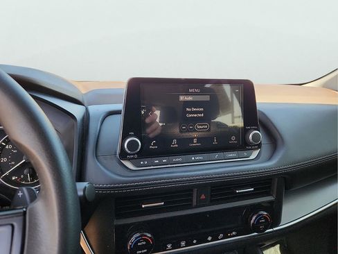 Used 2023 Nissan Rogue SV image 24