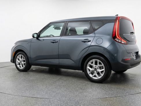 Used 2025 Kia Soul LX w/ LX Technology Package image 6