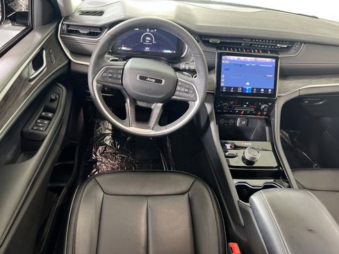 Used 2023 Jeep Grand Cherokee Limited w/ Black Appearance Package image 22