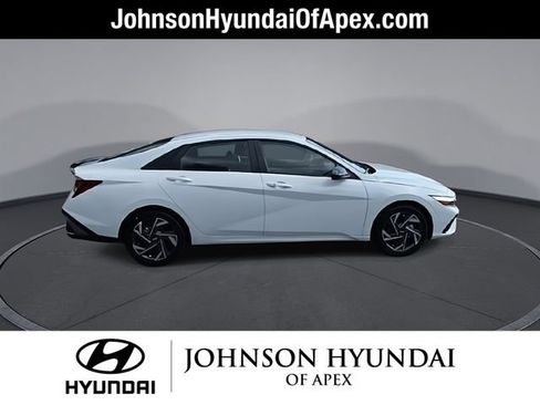 Used 2025 Hyundai Elantra Sport FWD image 9