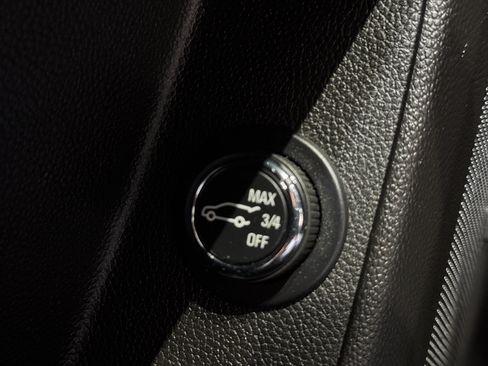 Used 2024 Chevrolet Traverse Premier image 39