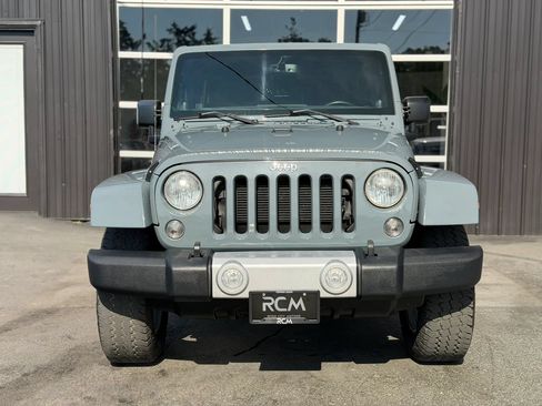 Used 2014 Jeep Wrangler Unlimited Sahara w/ Connectivity Group AWD/4WD image 2