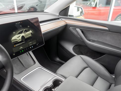 Used 2024 Tesla Model Y Long Range image 13