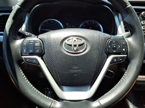 Used 2018 Toyota Highlander XLE FWD image 22