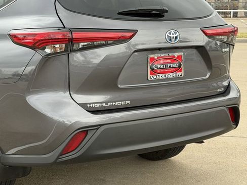 Used 2023 Toyota Highlander XLE image 6