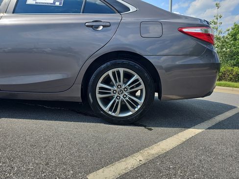 Used 2015 Toyota Camry SE FWD image 29