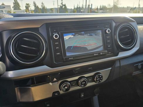 Certified 2016 Toyota Tacoma SR5 w/ SR5 Appearance Package (SN) image 24