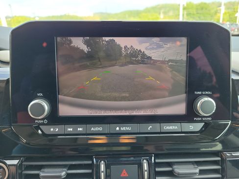 Used 2022 Nissan Pathfinder SV w/ SV Premium Package image 12