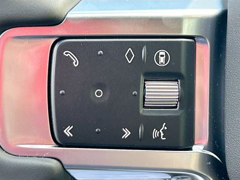 New 2025 Land Rover Discovery Dynamic SE image 32