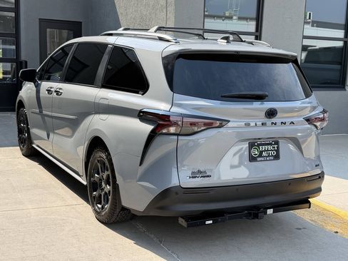 Used 2025 Toyota Sienna XLE Woodland Edition AWD/4WD image 8